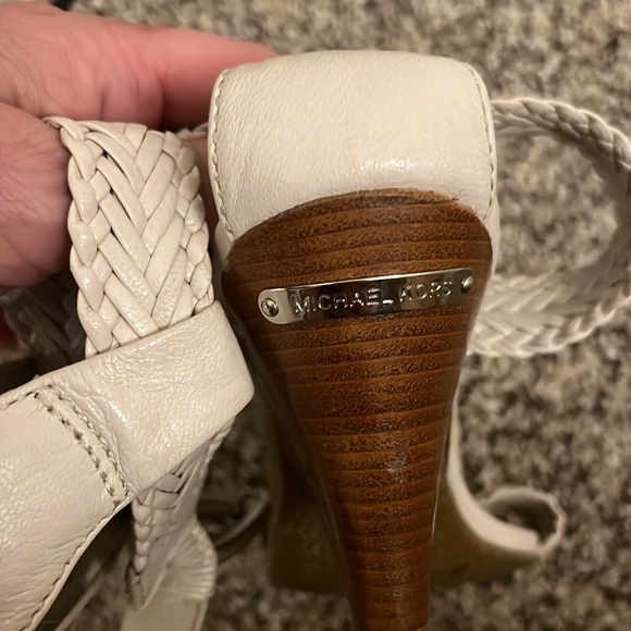 MICHAEL KORS Juniper t-strap woven leather heels - Picture 6 of 10